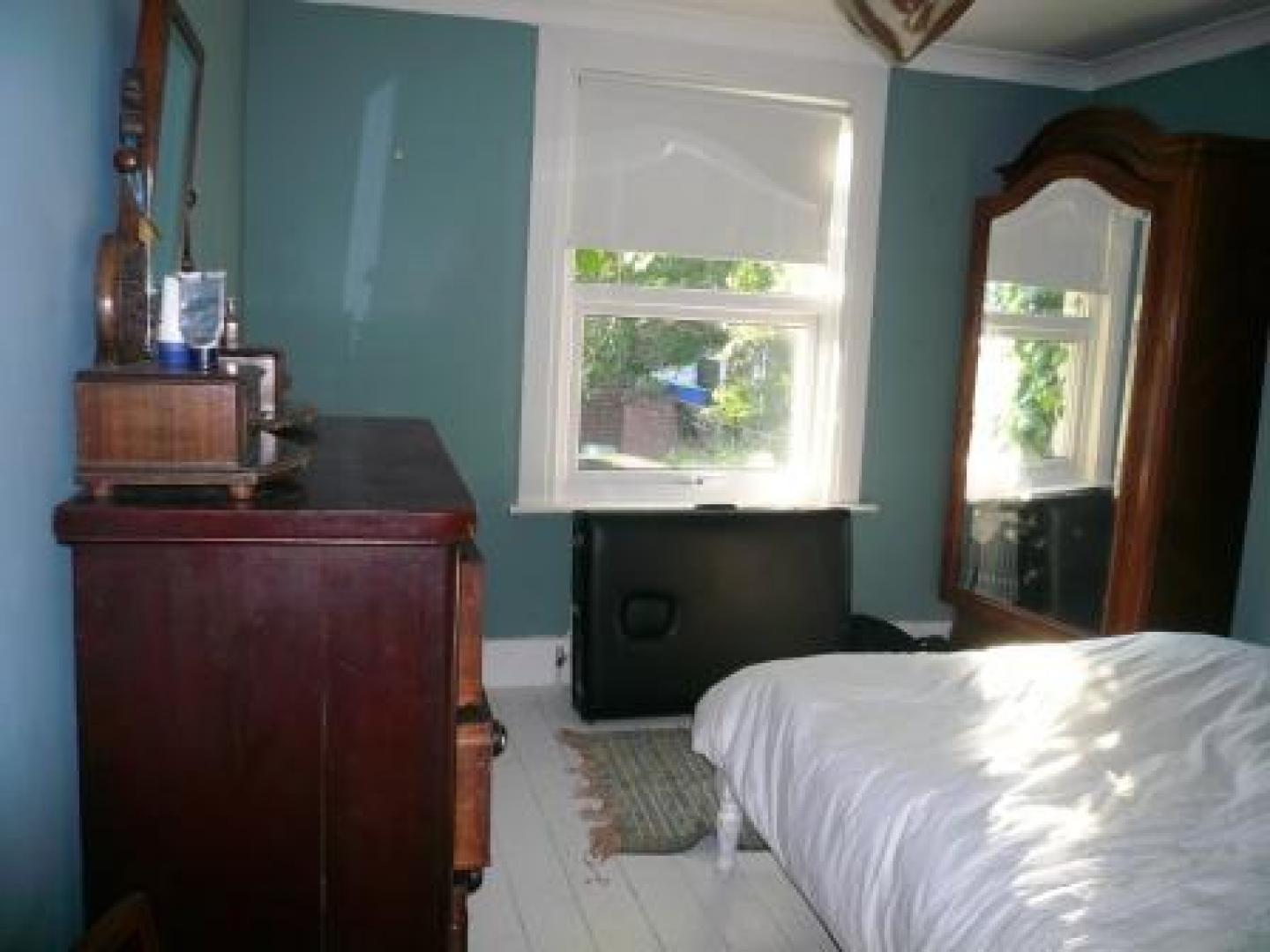 			NEW INSTRUCTION-MUST BE SEEN, 2 Bedroom, 1 bath, 1 reception Flat			 Ashburnham Road, KENSAL GREEN