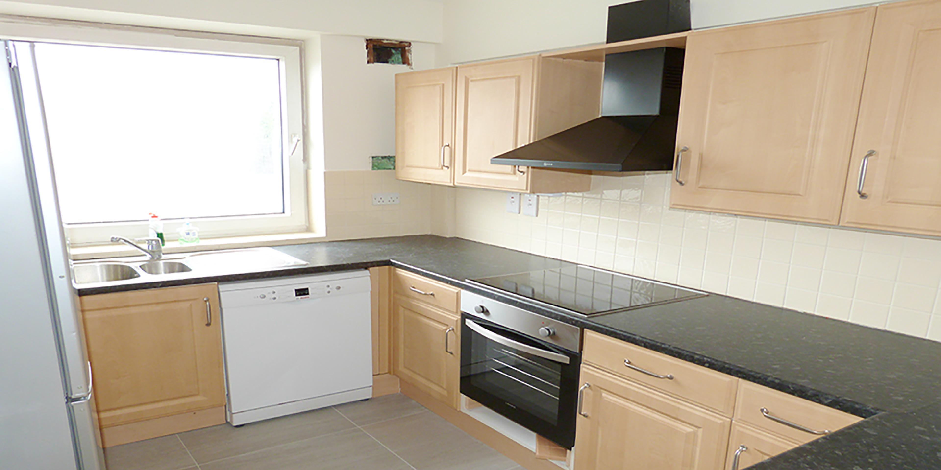 			NEW INSTRUCTION, 3 Bedroom, 1 bath, 1 reception Flat			 Viceroy Close, EAST FINCHLEY N2
