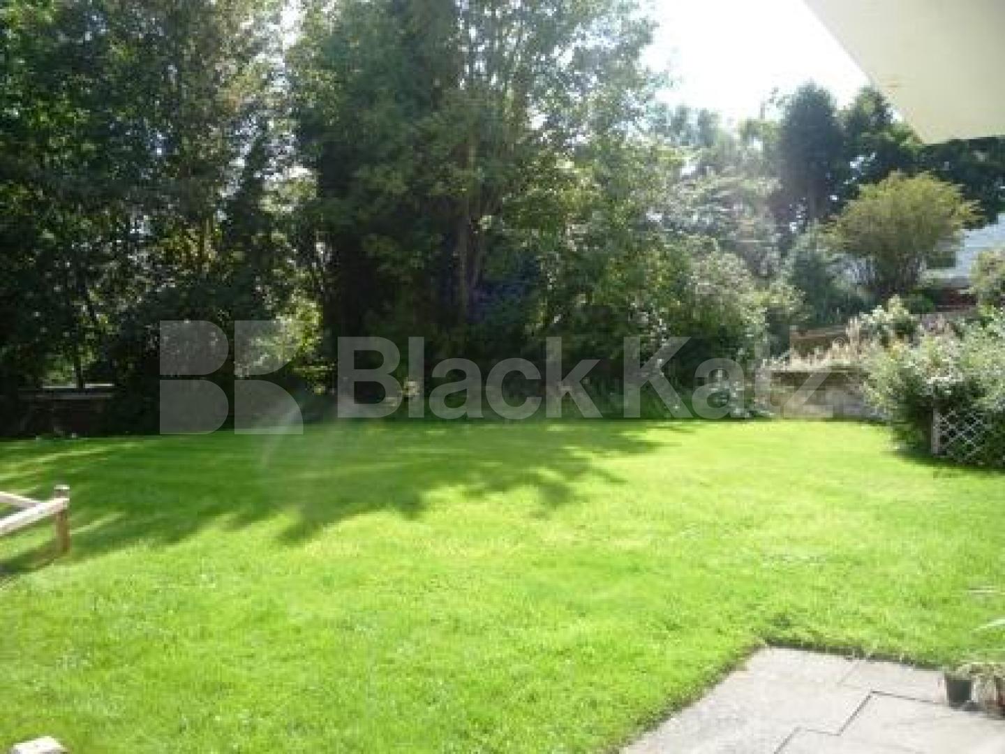 			1 Bedroom, 1 bath, 1 reception Apartment			 Shepherds Hill, Shepherds Hill