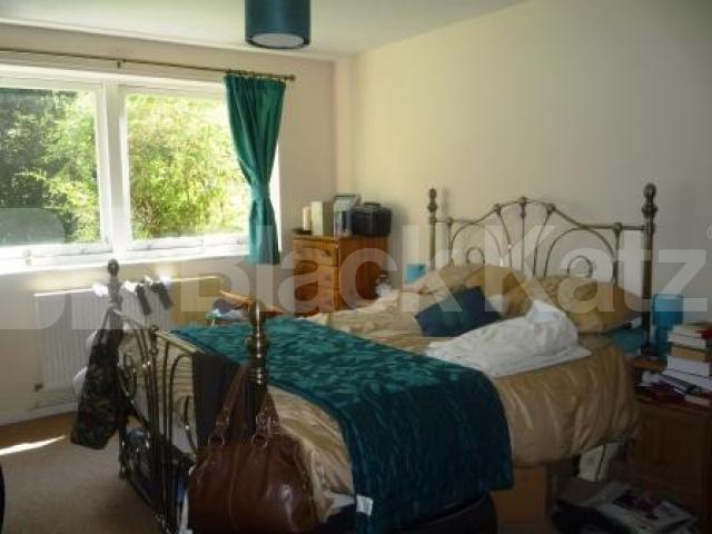 			1 Bedroom, 1 bath, 1 reception Apartment			 Shepherds Hill, Shepherds Hill