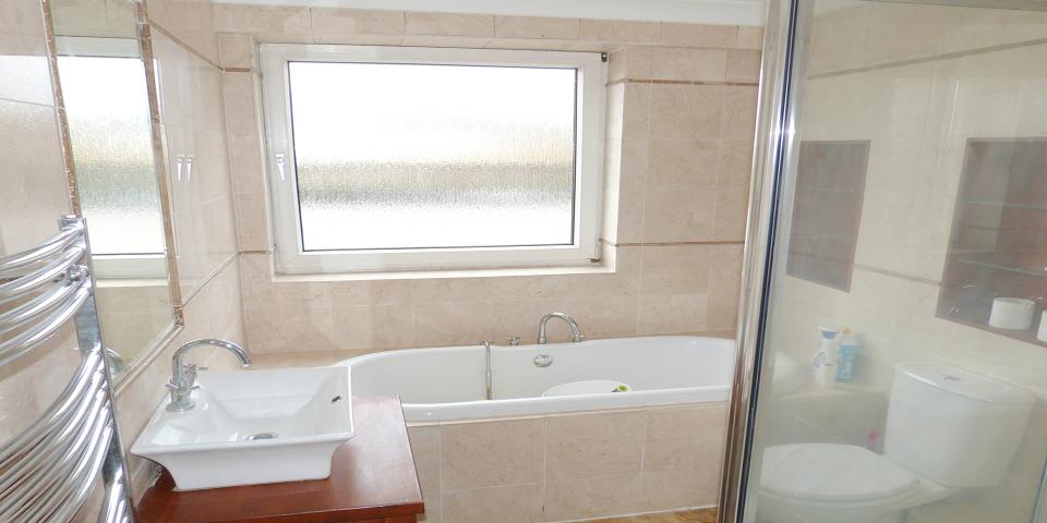 			NEW INSTRUCTION, 3 Bedroom, 1 bath, 1 reception Flat			 Viceroy Close, EAST FINCHLEY