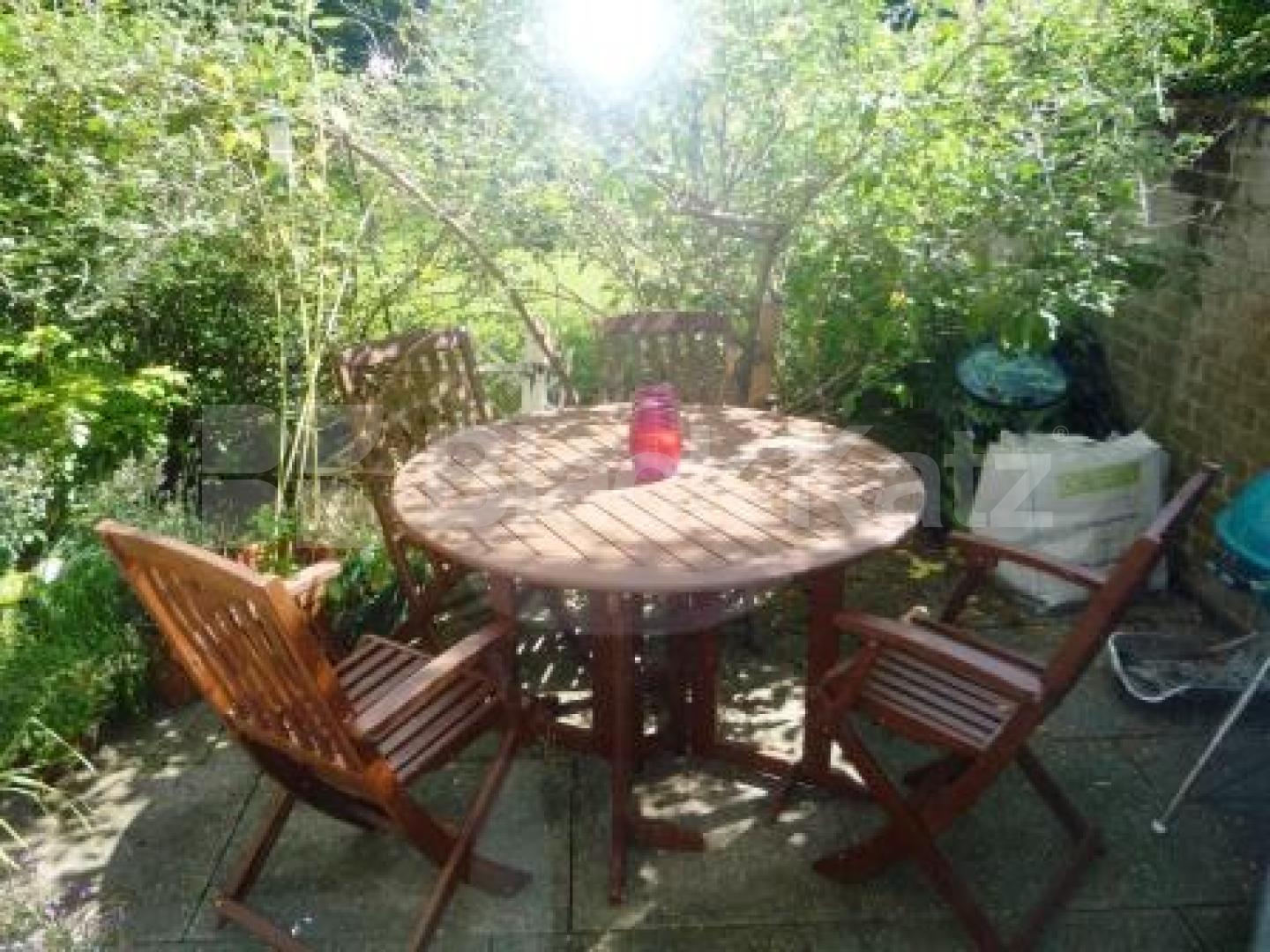 			1 Bedroom, 1 bath, 1 reception Apartment			 Shepherds Hill, Shepherds Hill