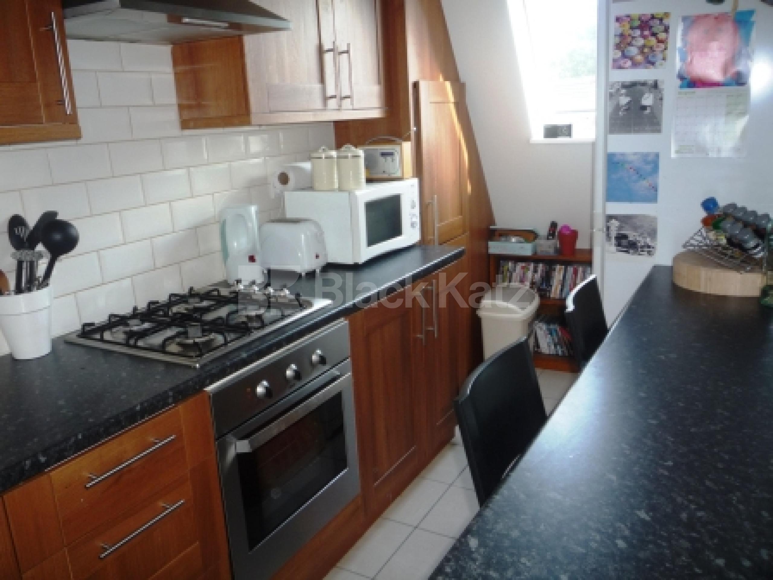 			LET!, 1 Bedroom, 1 bath, 1 reception Flat			 Lausanne Road, HARINGEY LADDER N8
