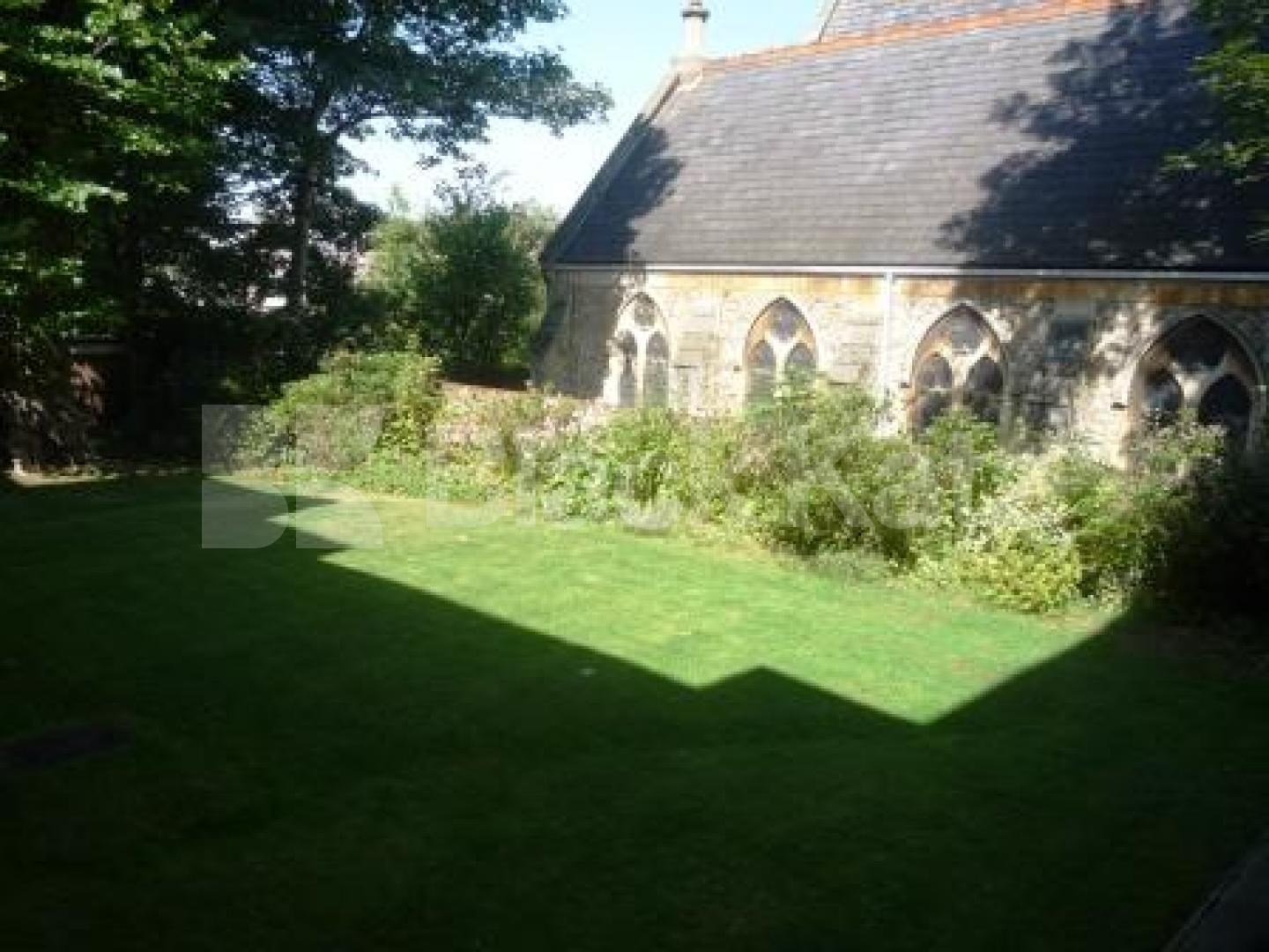 			LET!, Studio Apartment, 1 bath, 1 reception Flat			 Crouch End Hill, CROUCH END