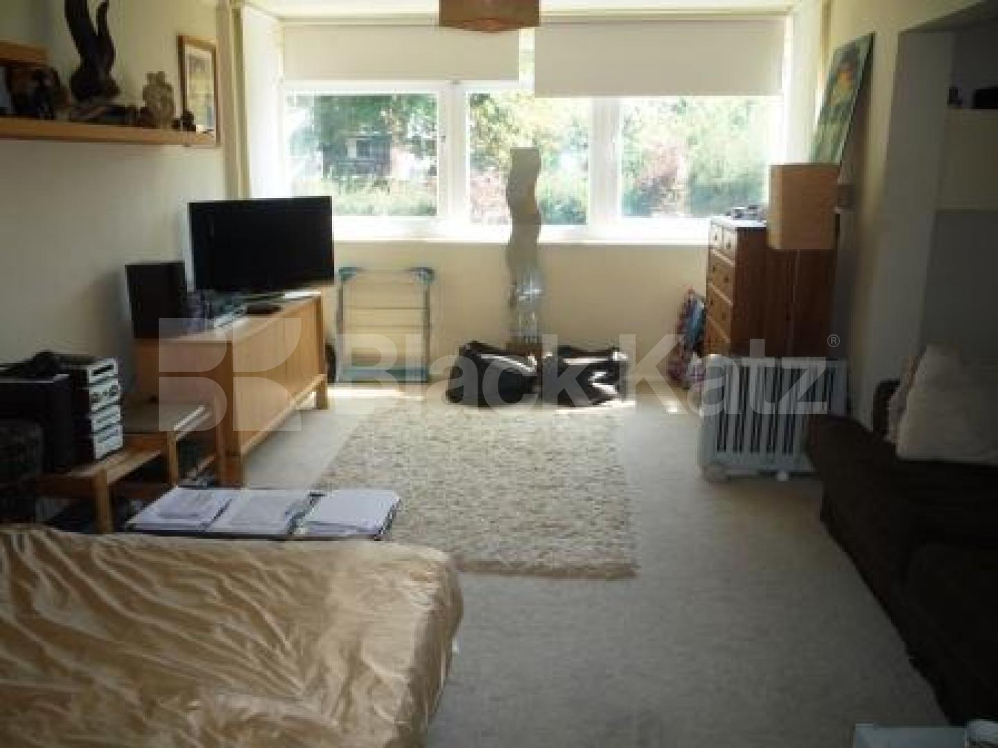 			LET!, Studio Apartment, 1 bath, 1 reception Flat			 Crouch End Hill, CROUCH END