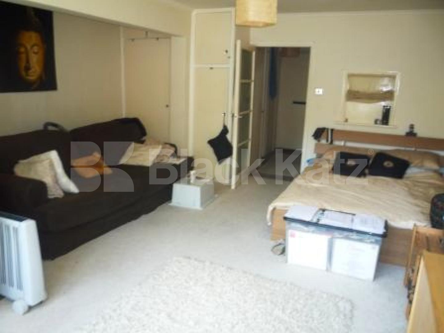 			LET!, Studio Apartment, 1 bath, 1 reception Flat			 Crouch End Hill, CROUCH END