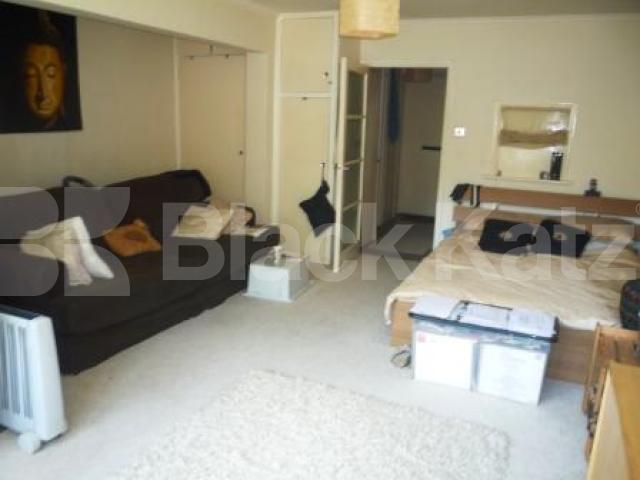 			LET!, Studio Apartment, 1 bath, 1 reception Flat			 Crouch End Hill, CROUCH END