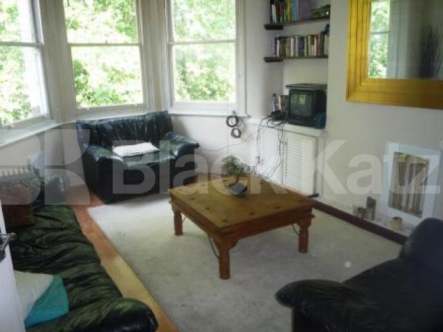 			3 Bedroom, 1 bath, 1 reception Flat			 Middle Lane, CROUCH END