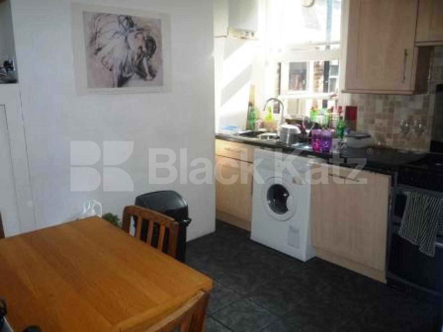 			3 Bedroom, 1 bath, 1 reception Flat			 Middle Lane, CROUCH END