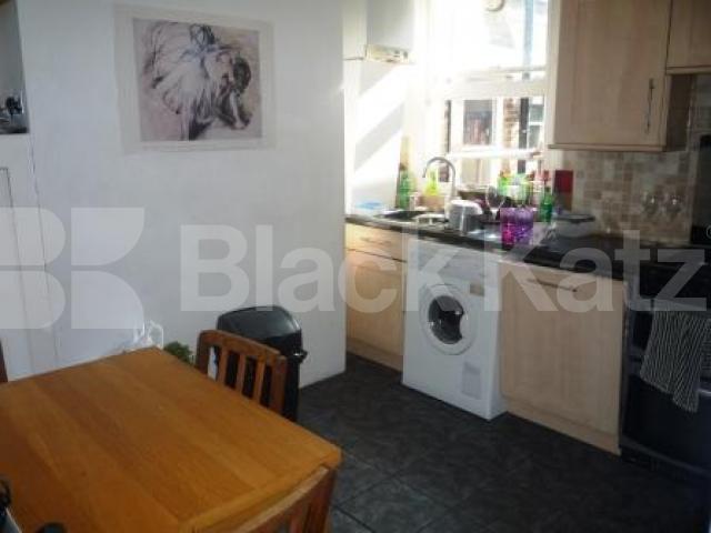 			3 Bedroom, 1 bath, 1 reception Flat			 Middle Lane, CROUCH END