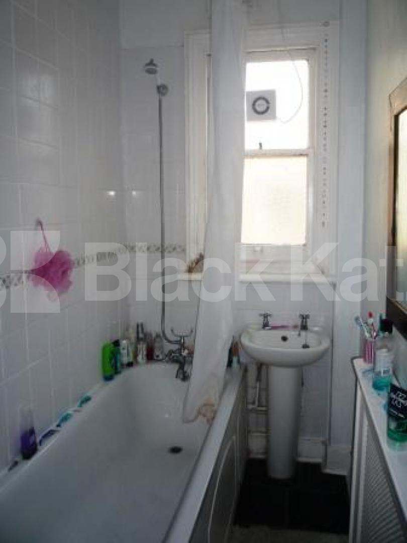 			3 Bedroom, 1 bath, 1 reception Flat			 Middle Lane, CROUCH END