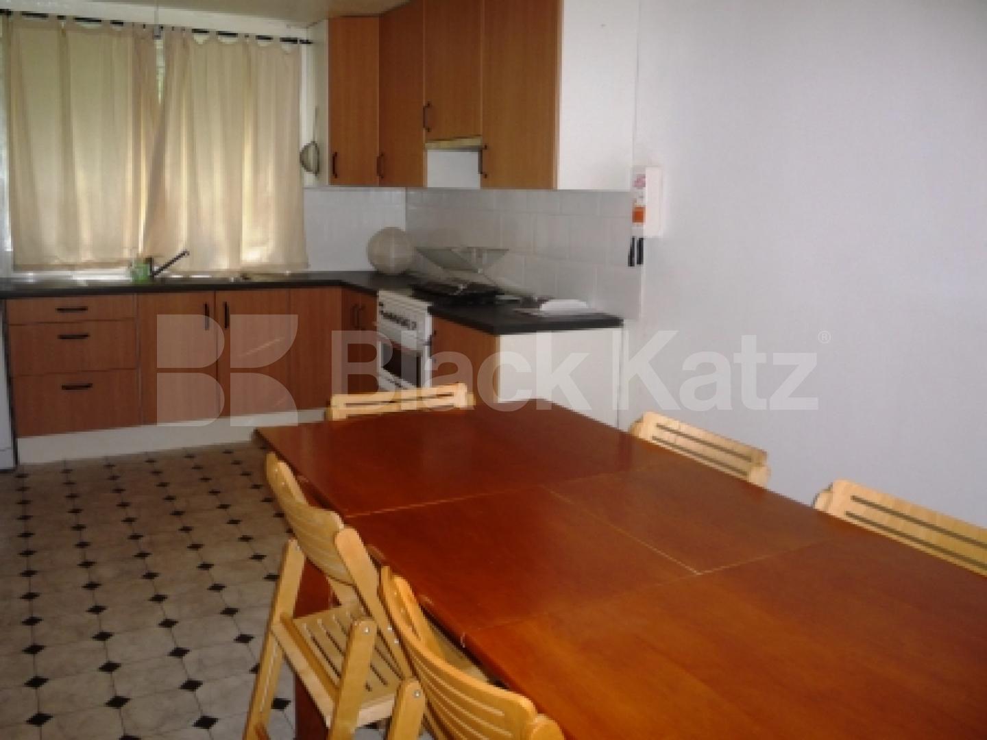 			4 Bedroom, 1 bath, 1 reception House			 Plevna Cresent, Seven Sisters