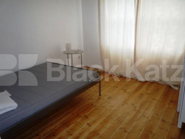 			4 Bedroom, 1 bath, 1 reception House			 Plevna Cresent, Seven Sisters