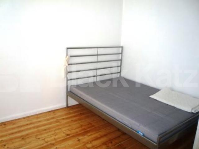 			4 Bedroom, 1 bath, 1 reception House			 Plevna Cresent, Seven Sisters