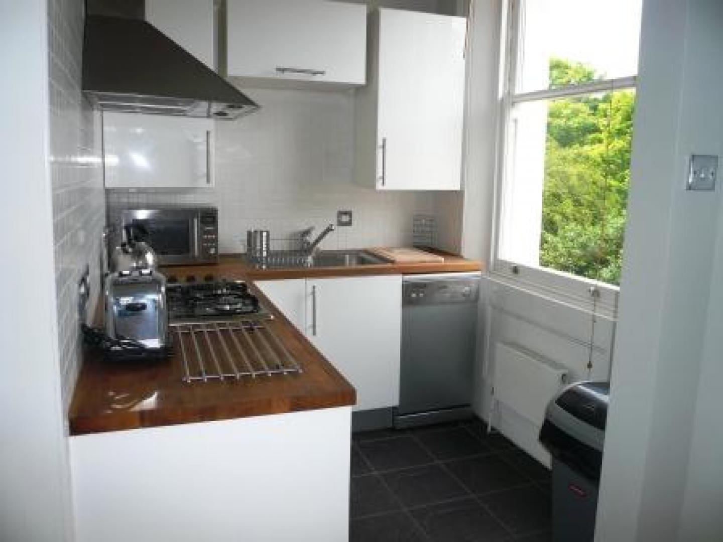 			2 Bedroom, 1 bath, 1 reception Flat			 Priory Terrace, WEST/SOUTH HAMPSTEAD