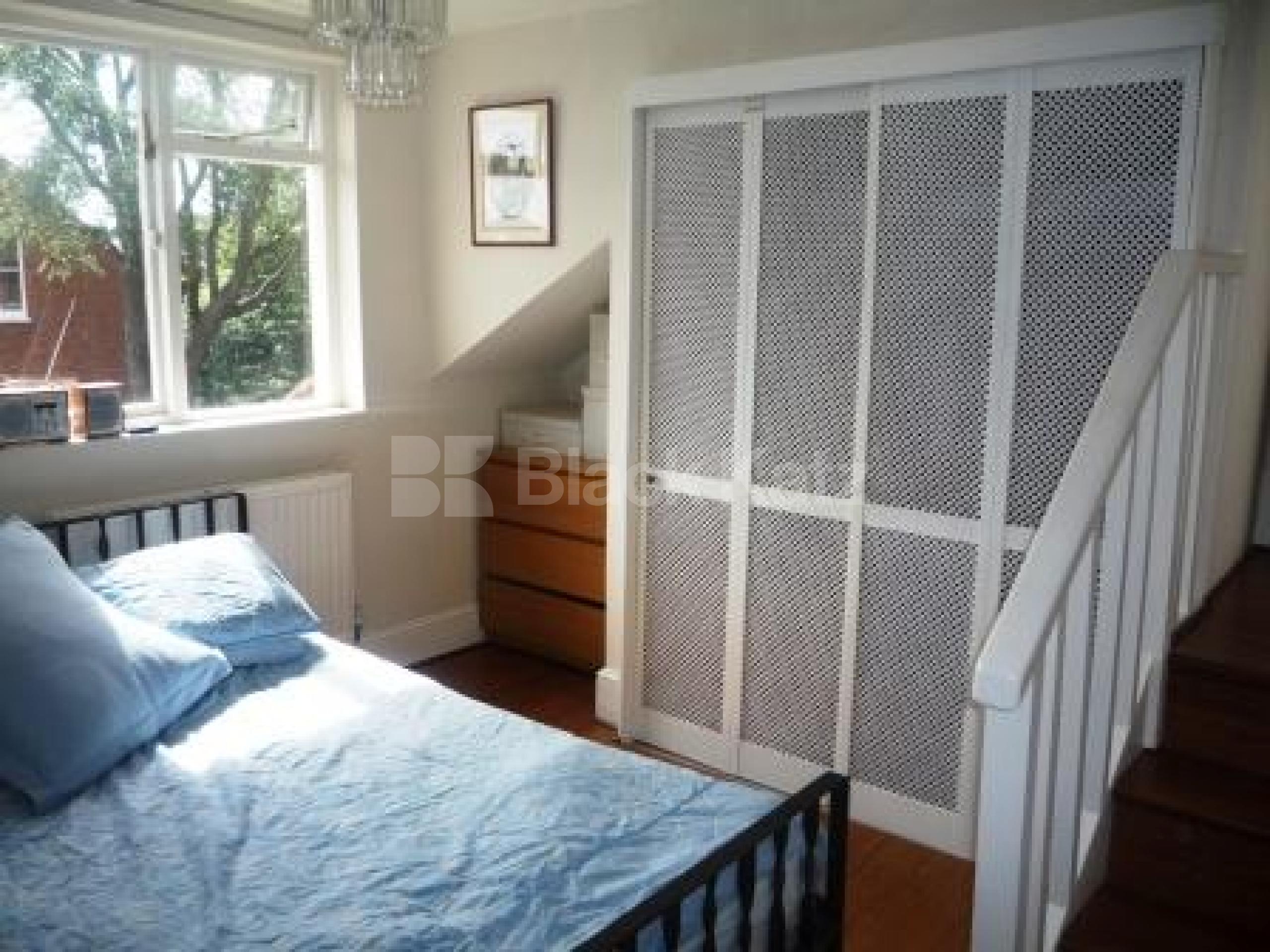 			1 Bedroom, 1 bath, 1 reception Flat			 Jacksons Lane, HIGHGATE N6