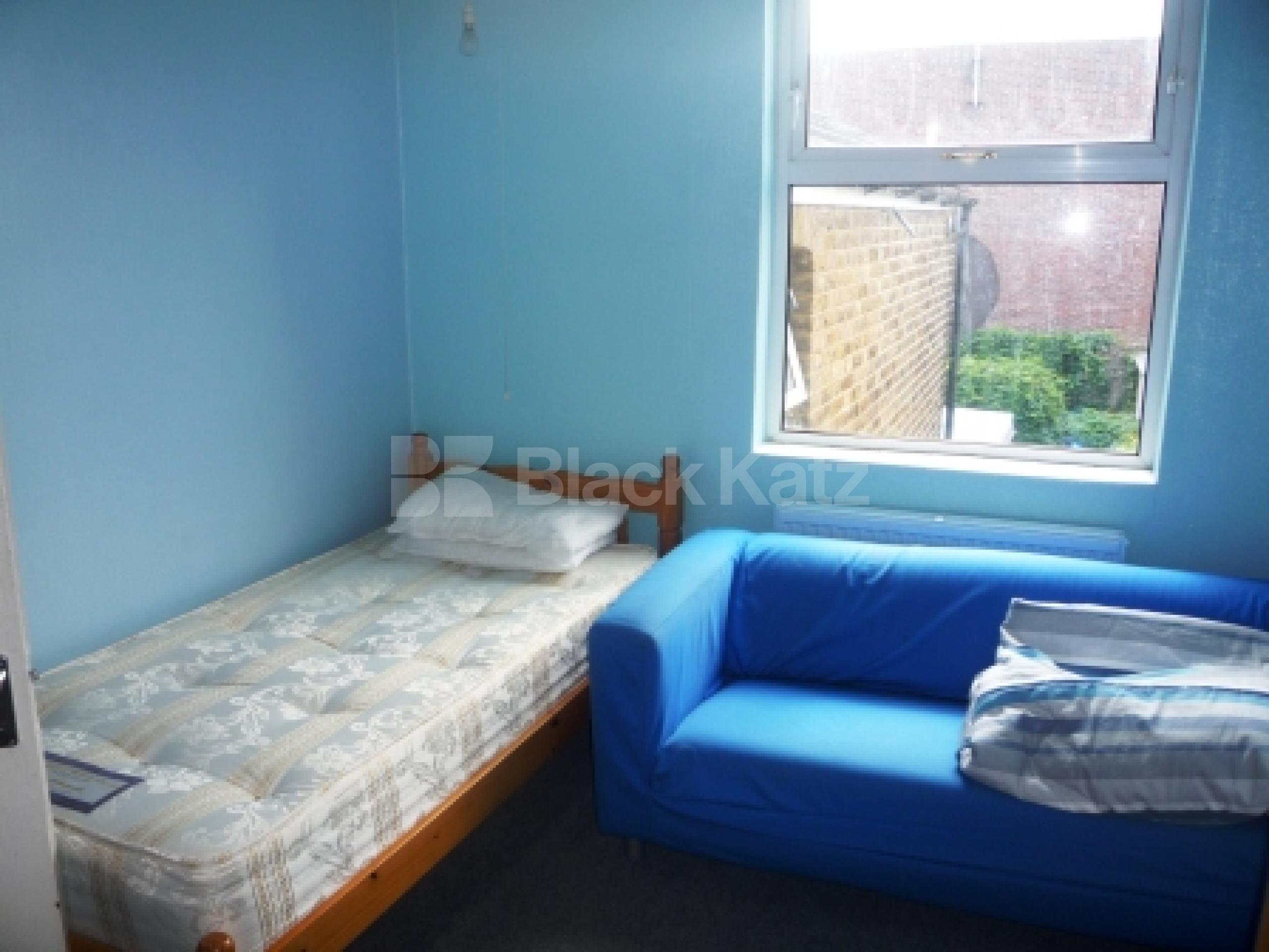 			2 Bedroom, 1 bath, 1 reception Flat			 Truro Road, BOUNDS GREEN N22