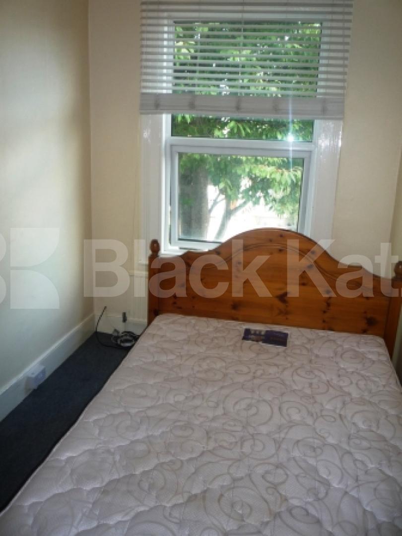 			2 Bedroom, 1 bath, 1 reception Flat			 Truro Road, BOUNDS GREEN