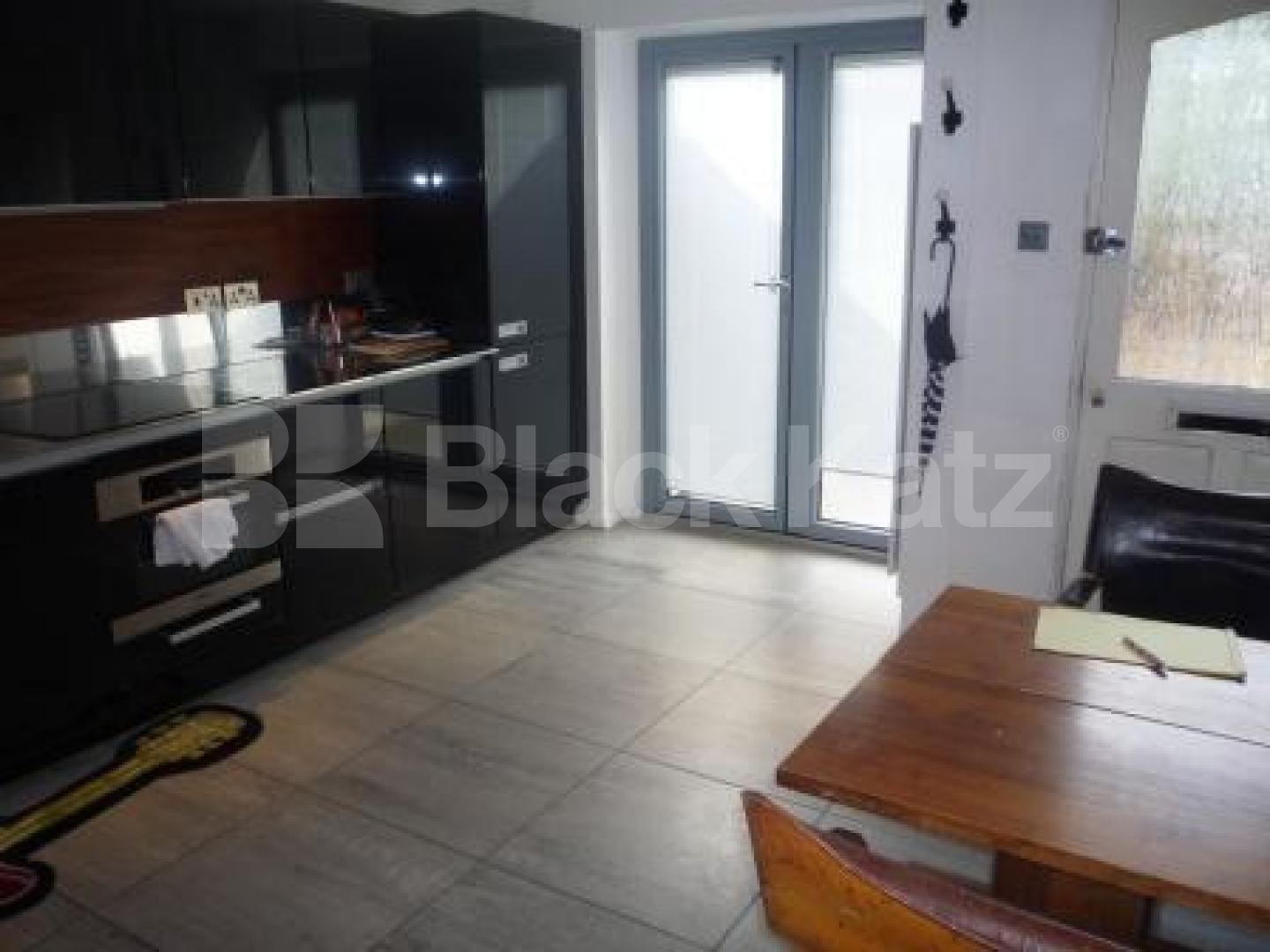 			LET BY BLACK KATZ!, 2 Bedroom, 1 bath, 1 reception House			 Grove House Road, CROUCH END