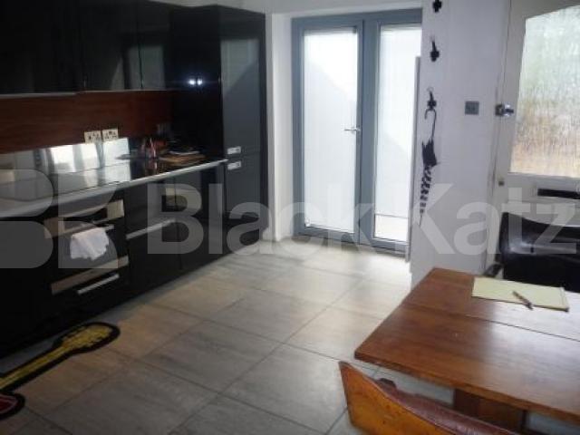 			LET BY BLACK KATZ!, 2 Bedroom, 1 bath, 1 reception House			 Grove House Road, CROUCH END