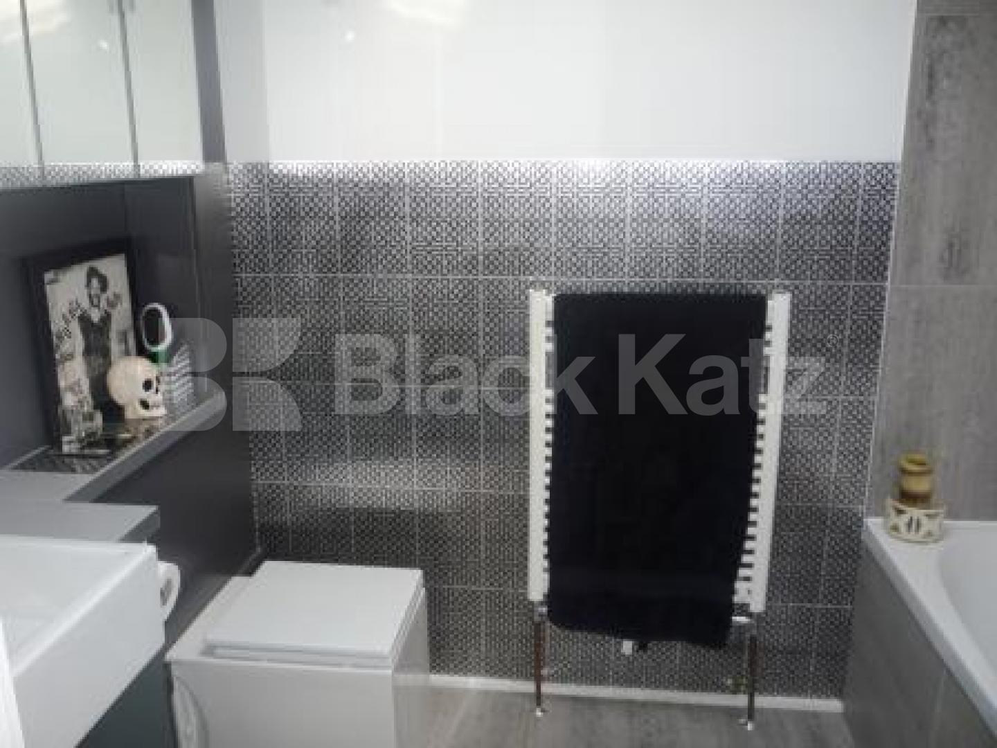 			LET BY BLACK KATZ!, 2 Bedroom, 1 bath, 1 reception House			 Grove House Road, CROUCH END