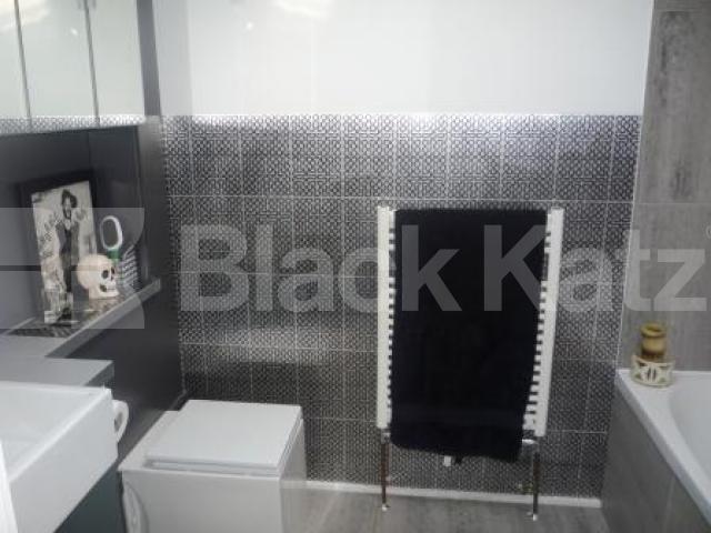 			LET BY BLACK KATZ!, 2 Bedroom, 1 bath, 1 reception House			 Grove House Road, CROUCH END