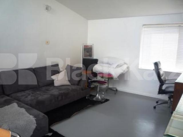 			LET BY BLACK KATZ!, 2 Bedroom, 1 bath, 1 reception House			 Grove House Road, CROUCH END