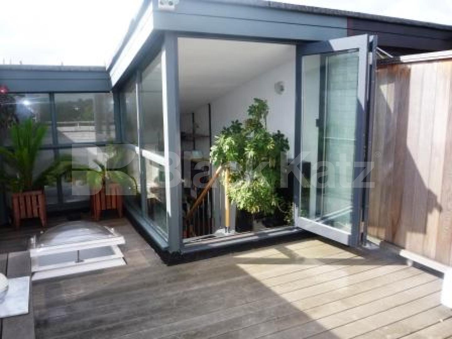 			LET BY BLACK KATZ!, 2 Bedroom, 1 bath, 1 reception House			 Grove House Road, CROUCH END