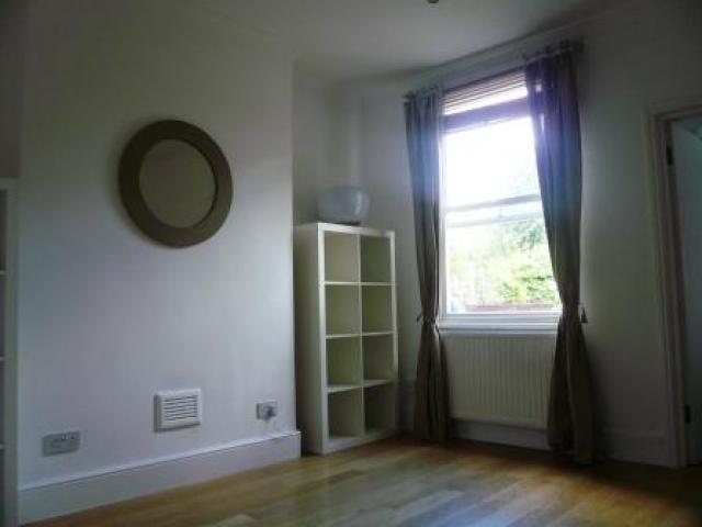 			INC C/TAX, 1 Bedroom, 1 bath, 1 reception Flat			 Brondesbury Road, QUEENS PARK