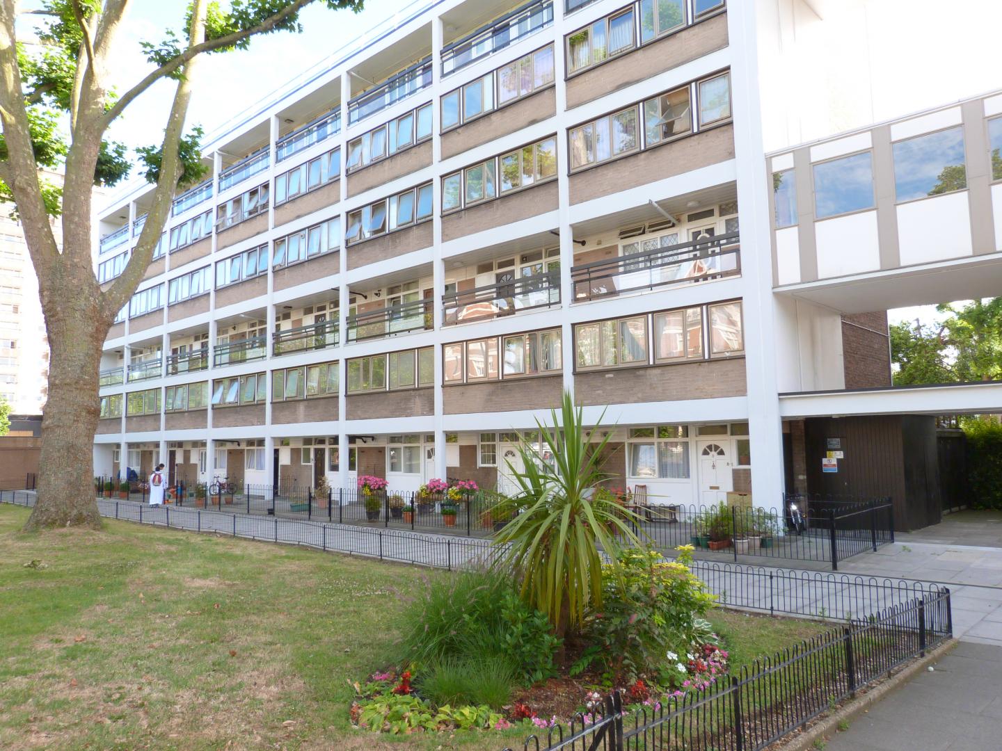 			3 Bedroom, 1 bath, 1 reception Flat			 Maida Vale, MAIDA VALE