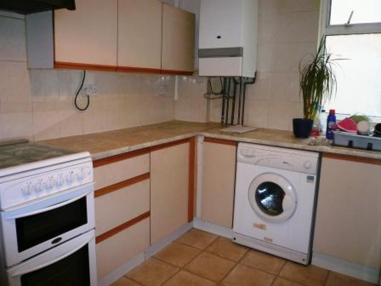 			EXCELLENT LOCATION AND FLAT, 2 Bedroom, 1 bath, 1 reception Flat			 Salusbury Road, QUEENS PARK