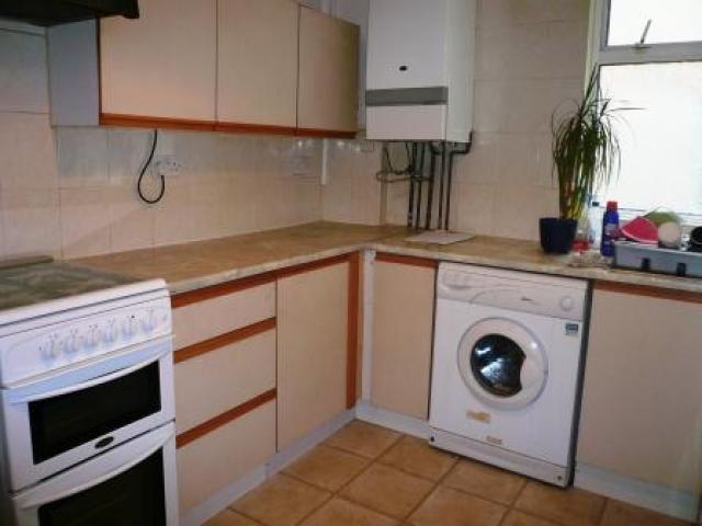 			EXCELLENT LOCATION AND FLAT, 2 Bedroom, 1 bath, 1 reception Flat			 Salusbury Road, QUEENS PARK