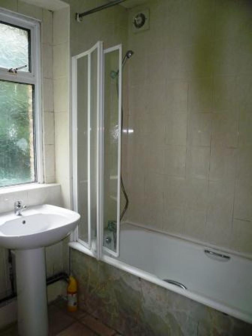 			EXCELLENT LOCATION AND FLAT, 2 Bedroom, 1 bath, 1 reception Flat			 Salusbury Road, QUEENS PARK