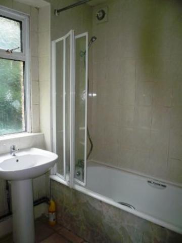 			EXCELLENT LOCATION AND FLAT, 2 Bedroom, 1 bath, 1 reception Flat			 Salusbury Road, QUEENS PARK