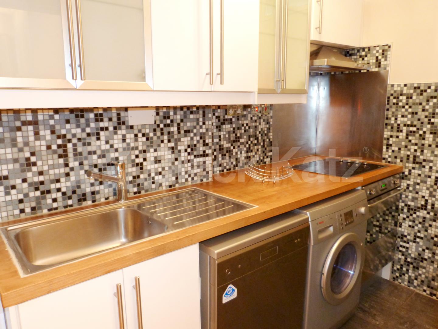 			MODERN 2 BED 2 BATH!, 2 Bedroom, 1 bath, 1 reception Flat			 Finchley Road, SWISS COTTAGE