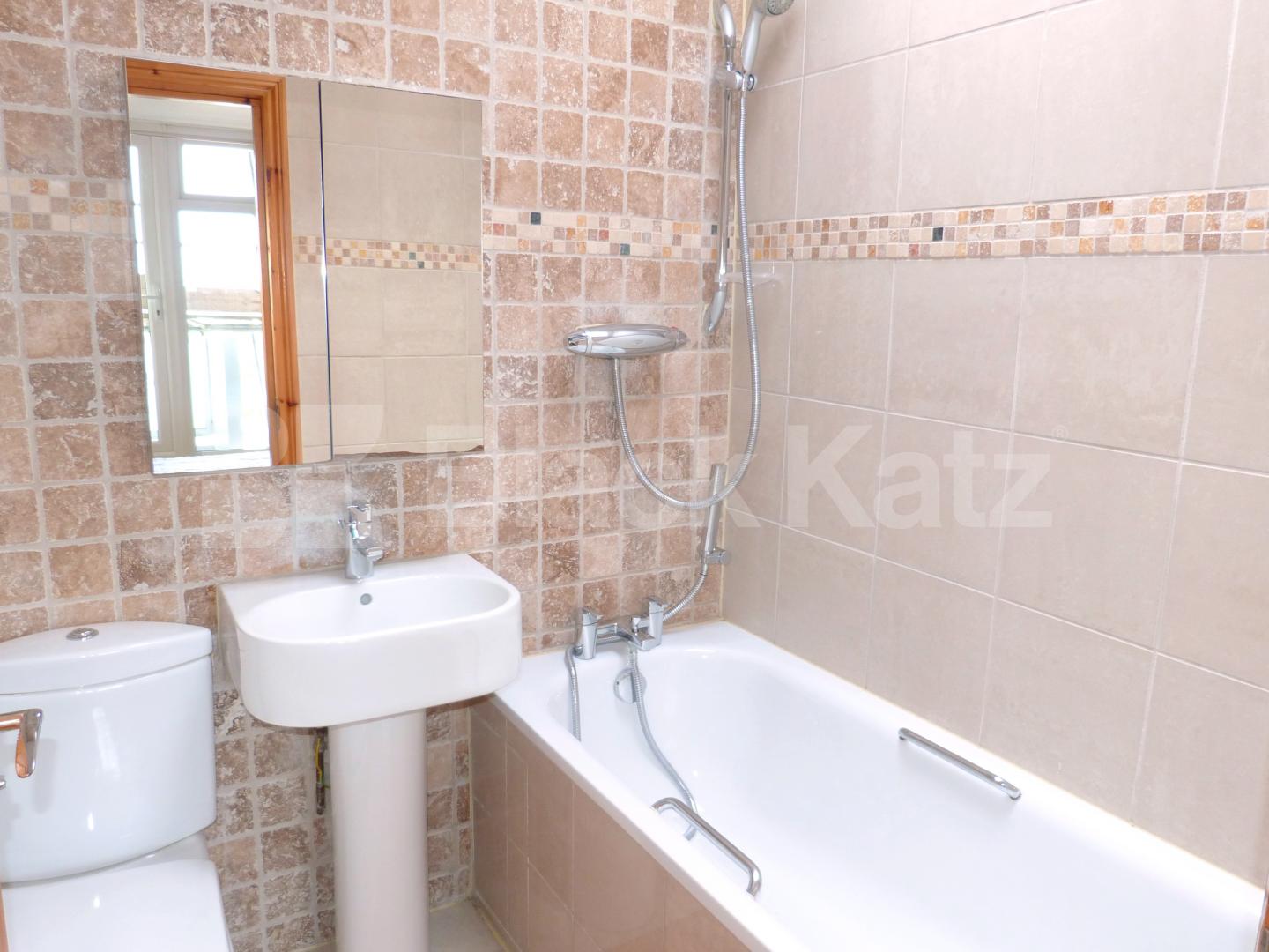 			MODERN 2 BED 2 BATH!, 2 Bedroom, 1 bath, 1 reception Flat			 Finchley Road, SWISS COTTAGE