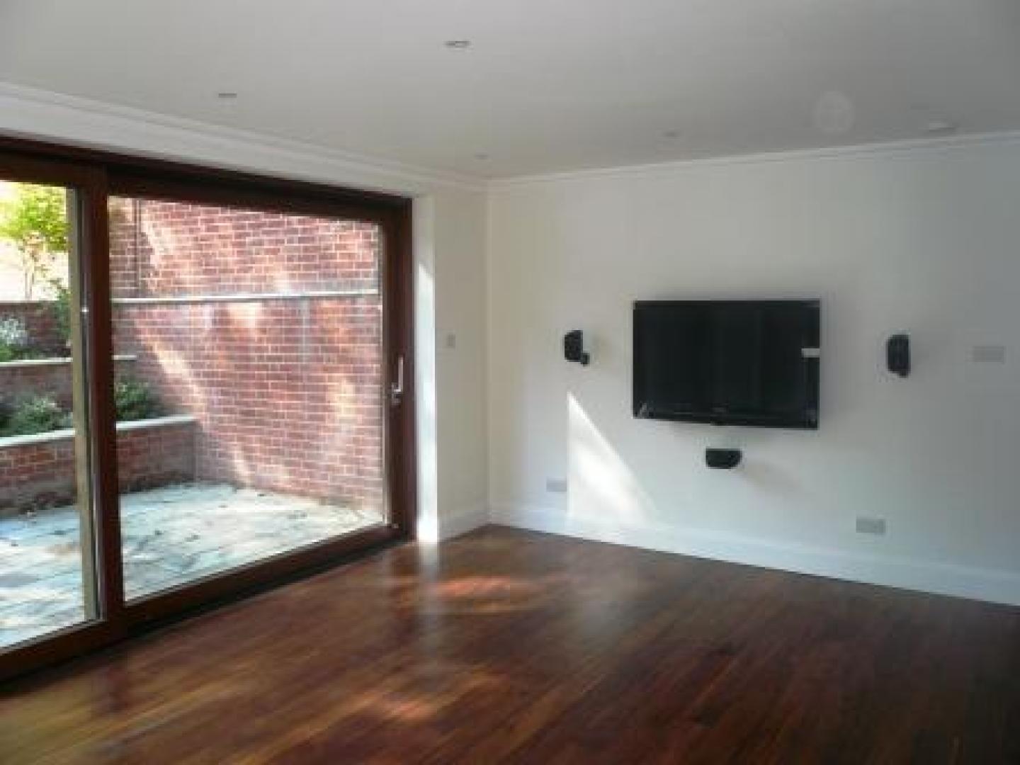 			2 Bedroom, 1 bath, 1 reception Flat			 Parliament Hill, HAMPSTEAD HEATH