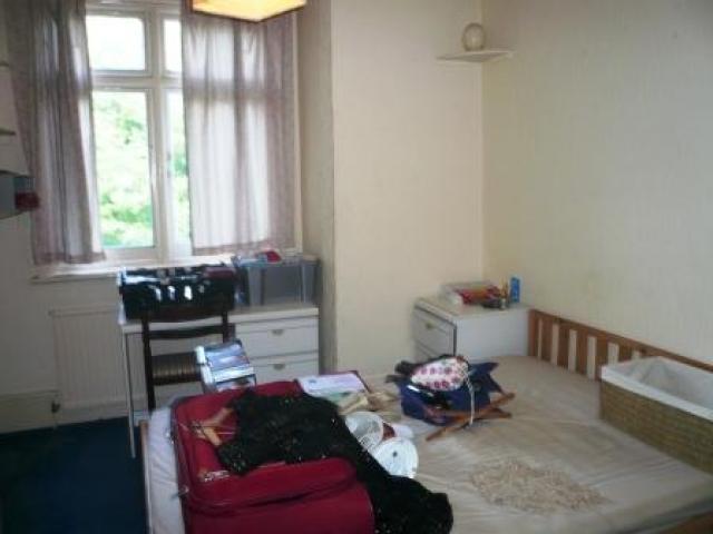 			GREAT VALUE FOR MONEY NEW INSTRUCTION, 3 Bedroom, 1 bath, 1 reception Flat			 Finchley Road, GOLDERS GREEN