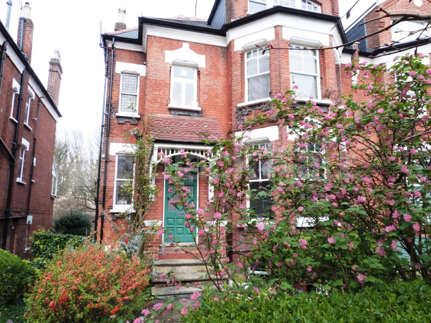 			Studio Apartment, 1 bath, 1 reception Studio			 Avenue Road, Highgate