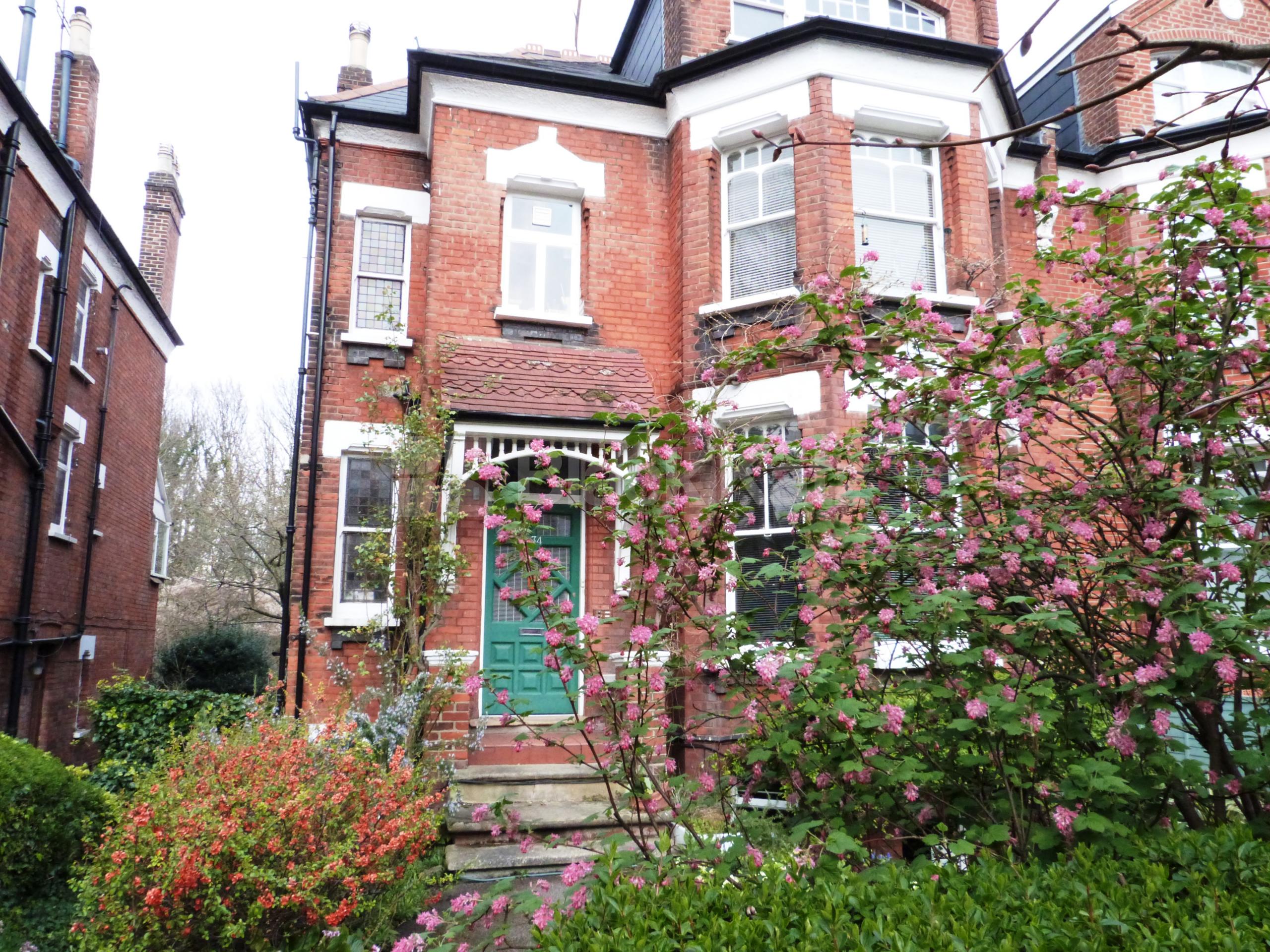 			Studio Apartment, 1 bath, 1 reception Studio			 Avenue Road, Highgate N6