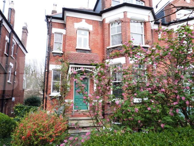 			Studio Apartment, 1 bath, 1 reception Studio			 Avenue Road, Highgate