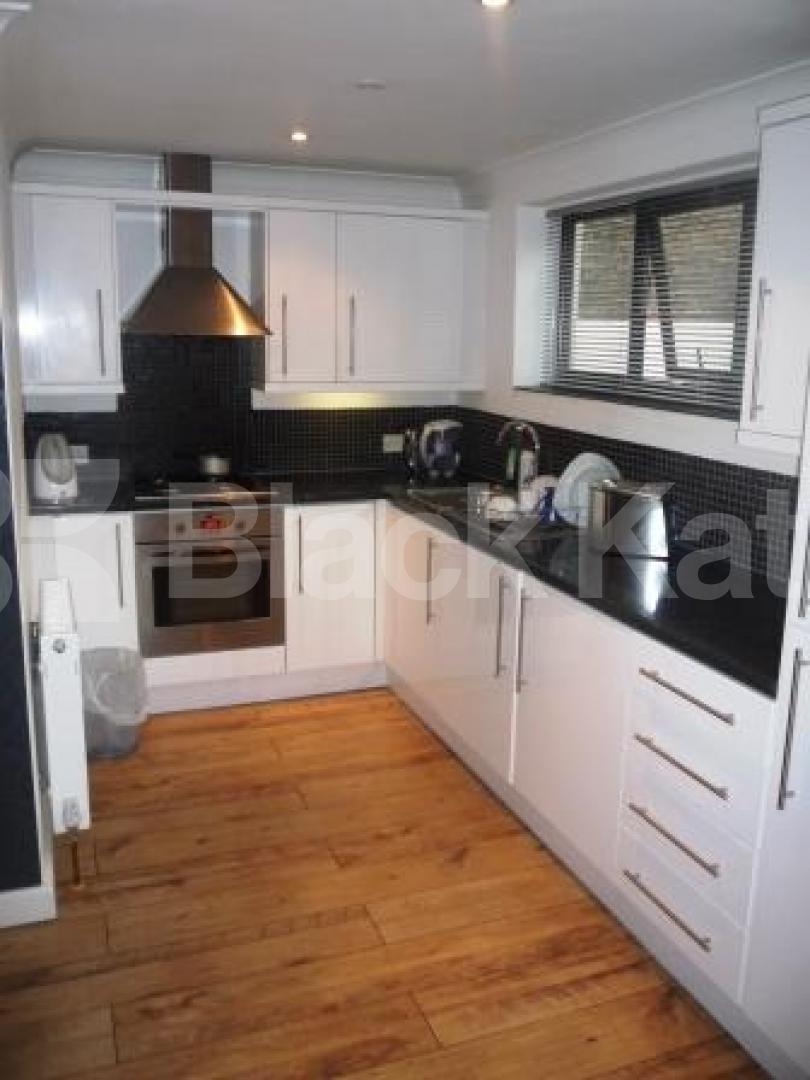 			1 Bedroom, 1 bath, 1 reception House			 Hillfield Avenue, CROUCH END N8