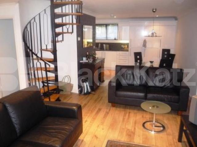 			1 Bedroom, 1 bath, 1 reception House			 Hillfield Avenue, CROUCH END N8