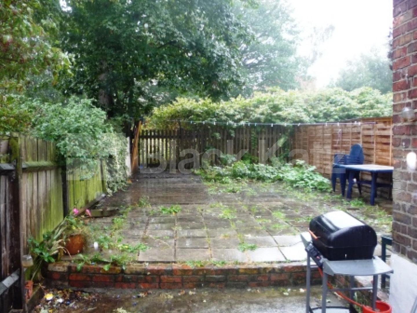 			5 Bedroom, 1 bath, 1 reception House			 Wightman Road, CROUCH END BORDERS N8