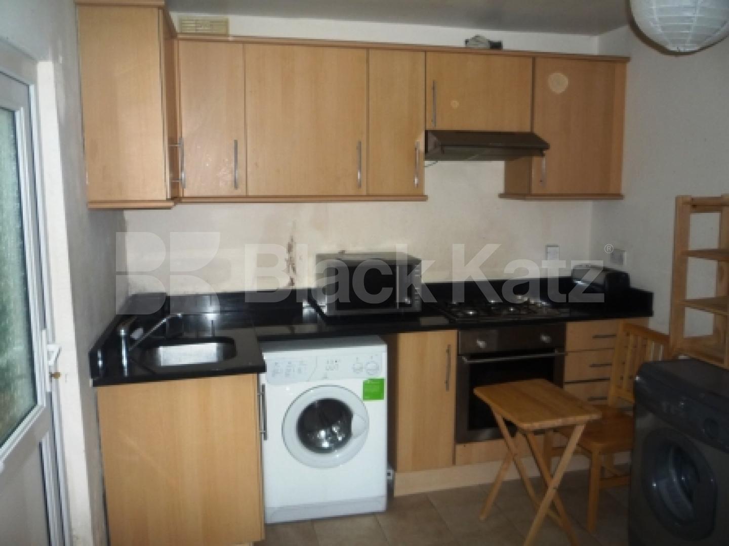 			5 Bedroom, 1 bath, 1 reception House			 Wightman Road, CROUCH END BORDERS N8