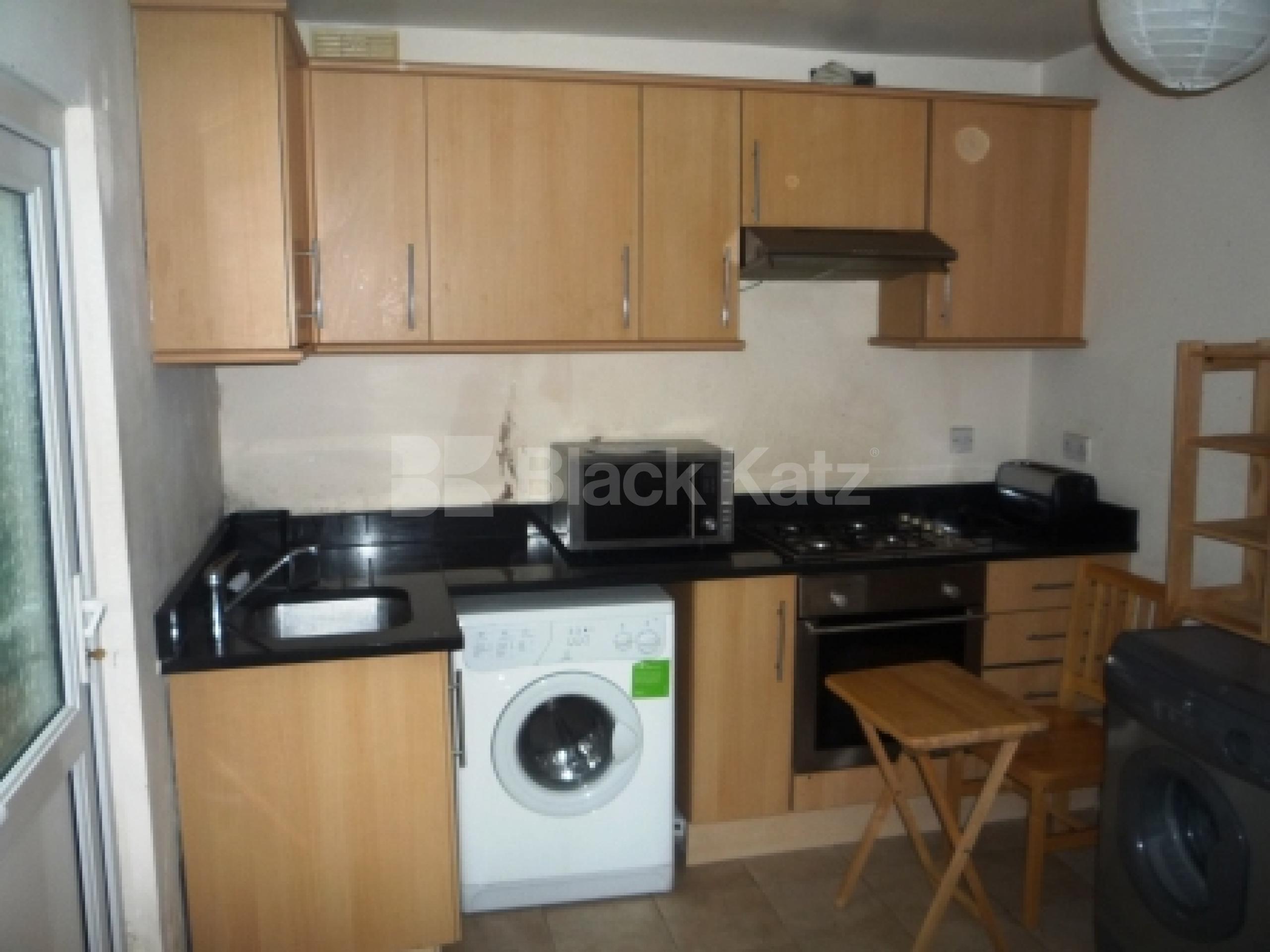 			5 Bedroom, 1 bath, 1 reception House			 Wightman Road, CROUCH END BORDERS N8 N8