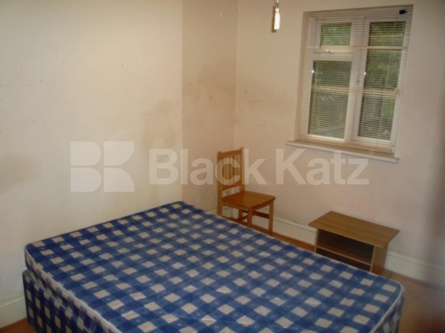 			5 Bedroom, 1 bath, 1 reception House			 Wightman Road, CROUCH END BORDERS N8