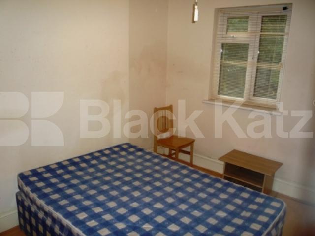 			5 Bedroom, 1 bath, 1 reception House			 Wightman Road, CROUCH END BORDERS N8