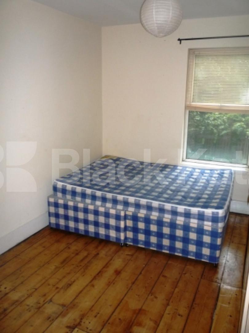 			5 Bedroom, 1 bath, 1 reception House			 Wightman Road, CROUCH END BORDERS N8