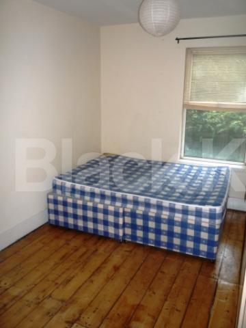 			5 Bedroom, 1 bath, 1 reception House			 Wightman Road, CROUCH END BORDERS N8